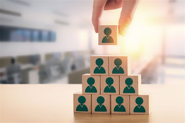 从10万到10亿：揭秘“炒股养家”的暴利操作模式！